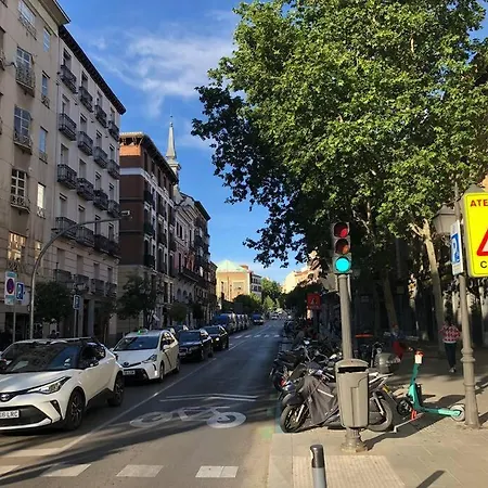 San Isidro Labrador, Apartamento En Las Vistillas Junto A Metro Puerta De Toledo Madrid Exterior photo