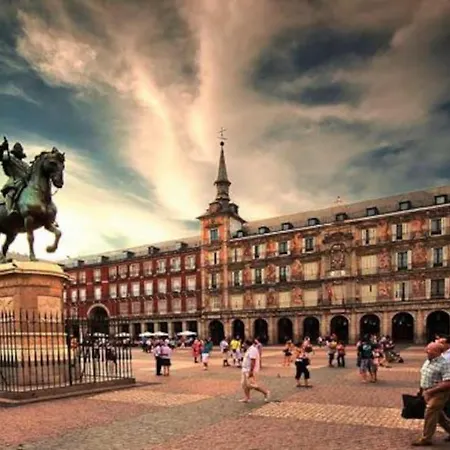 San Isidro Labrador, Apartamento En Las Vistillas Junto A Metro Puerta De Toledo Madrid Exterior photo